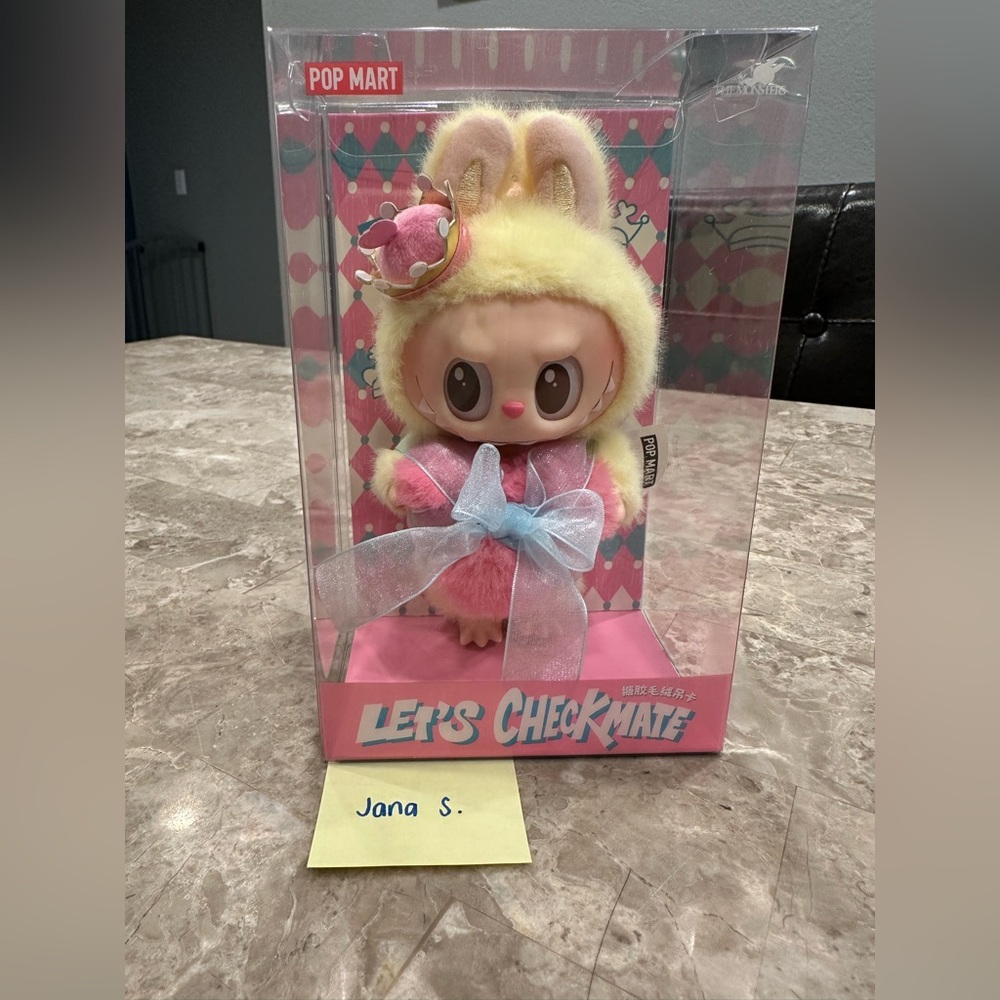 AUTHENTIC - Pop Mart Labubu The Monsters - Let’s Checkmate - Queen